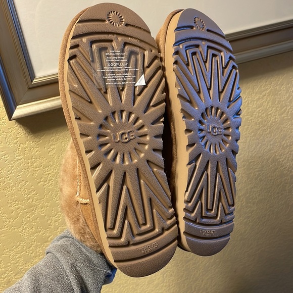 Classic Ugg Ultra Mini Fluff Boots - Picture 4 of 5